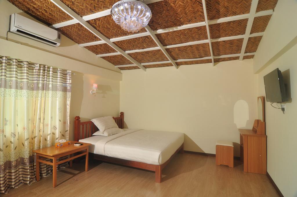 Golden Rose Guest House Old Bagan Bagian luar foto